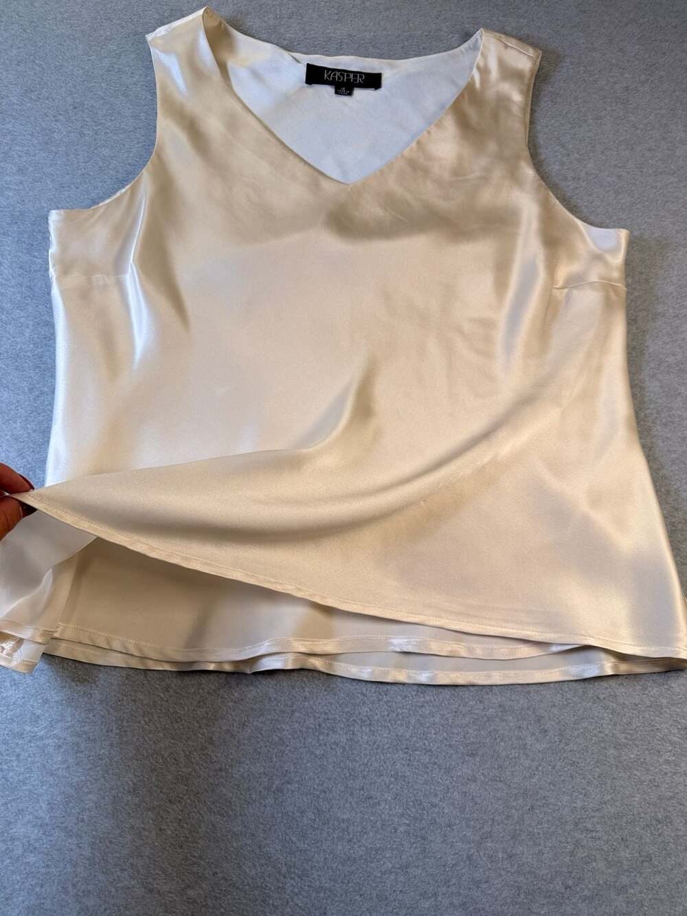 Kasper Women's Champagne V-Neck 100% Silk Sleeveless Tank Top Blouse Size 16 - Picture 5 of 7